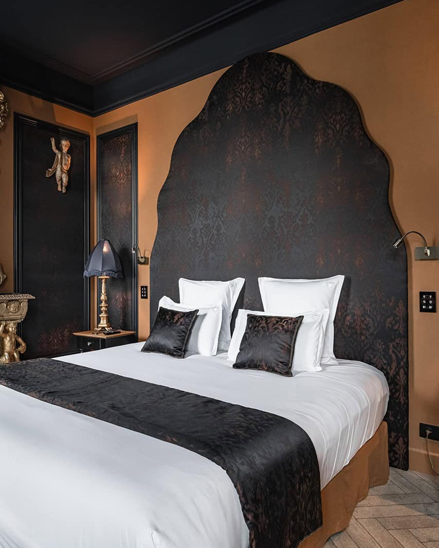Habitación elegante con tonos negros Maison Maubreuil